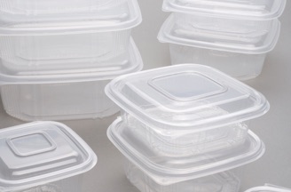 Contenitori in plastica in forma quadrata con coperchio incernierato